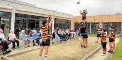 Démonstration de rugby à l'EHPAD